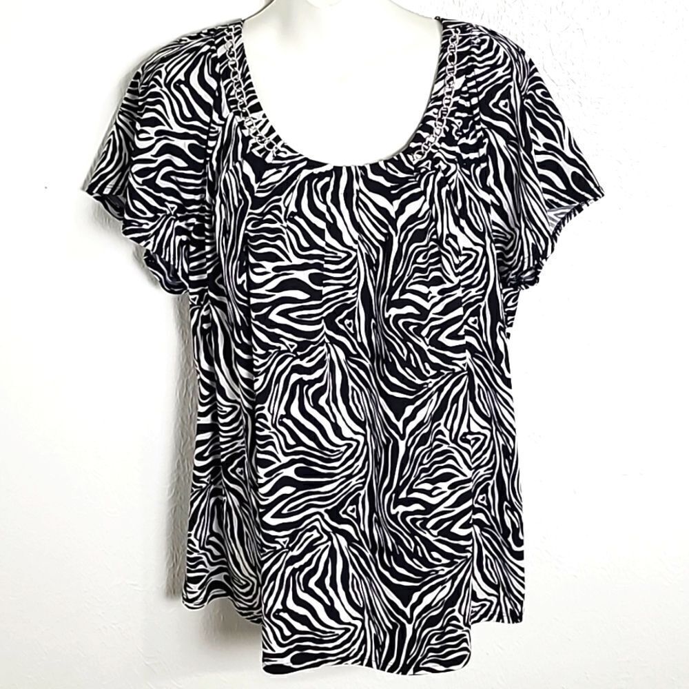 Notations Black & White Abstract Print Top with Silver Chain Accents, Size XL